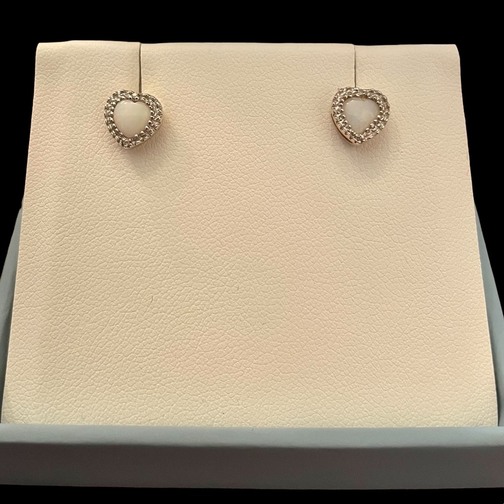 Genuine heart cut opals surrounded by diamonds set in 14K yellow gold - Picture 3 of 3